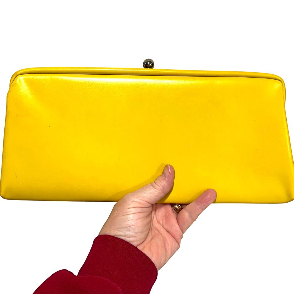 Bright Yellow clutch purse vintage 70's faux leather goldtone snap closure - Picture 2 of 9